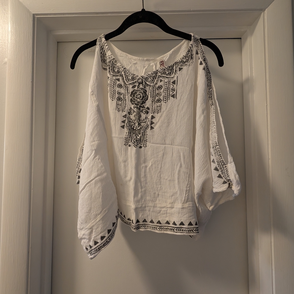 Mudd White Blouse with Cool Design